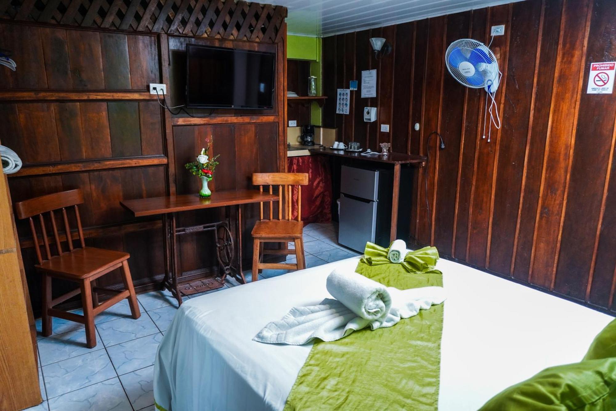 Hospedaje Angeluz Quesada  Εξωτερικό φωτογραφία